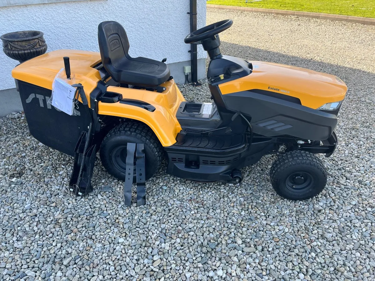 Stiga  36inch hydrostatic ride on lawnmower - Image 4