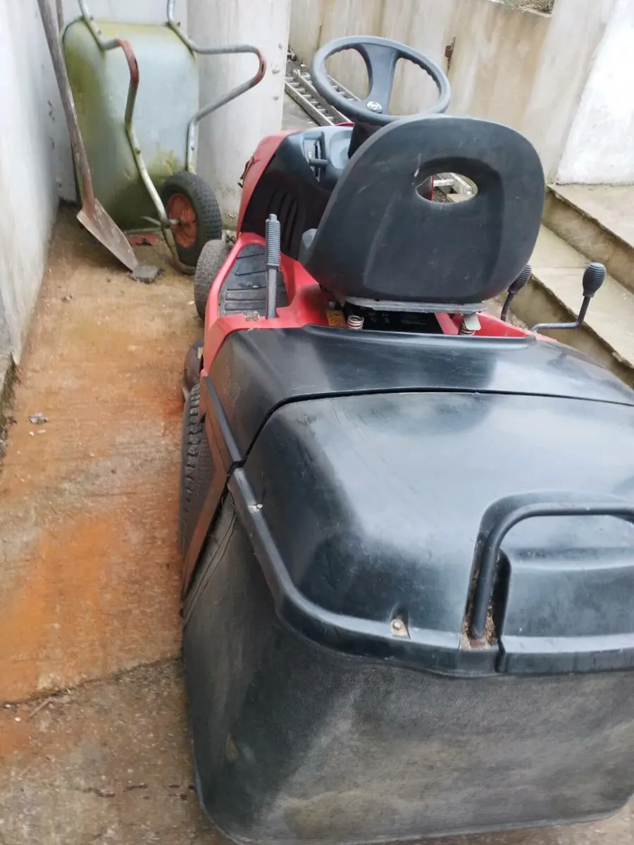 Ride on lawnmower - Image 2