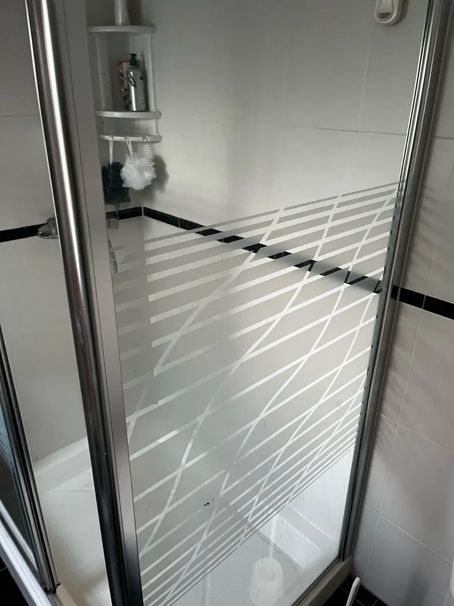 Complete shower door and tray. - Image 2