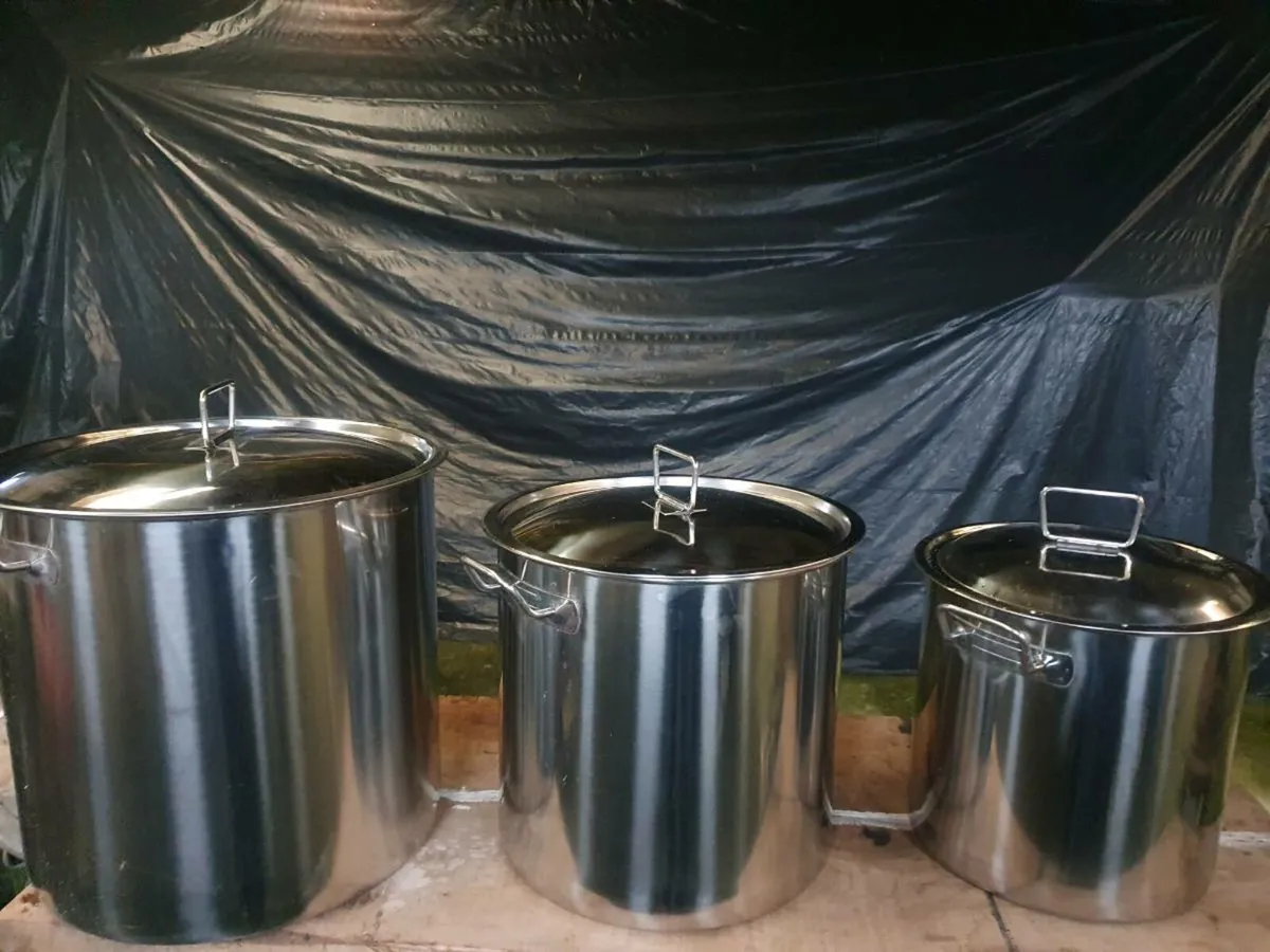 Cooking pots - Image 1