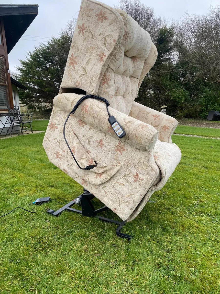 Electric Riser Recliner Mobility Chair 2 Motors - Image 1