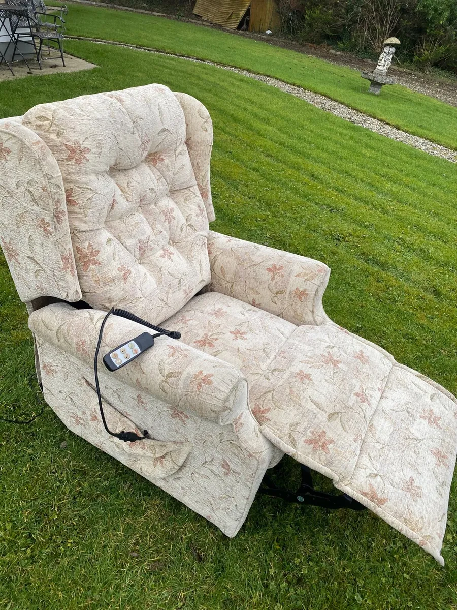 Electric Riser Recliner Mobility Chair 2 Motors - Image 3