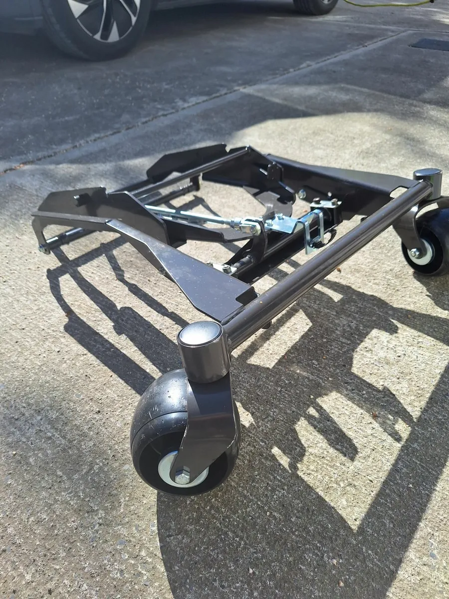 Lawn mower parts - Image 1