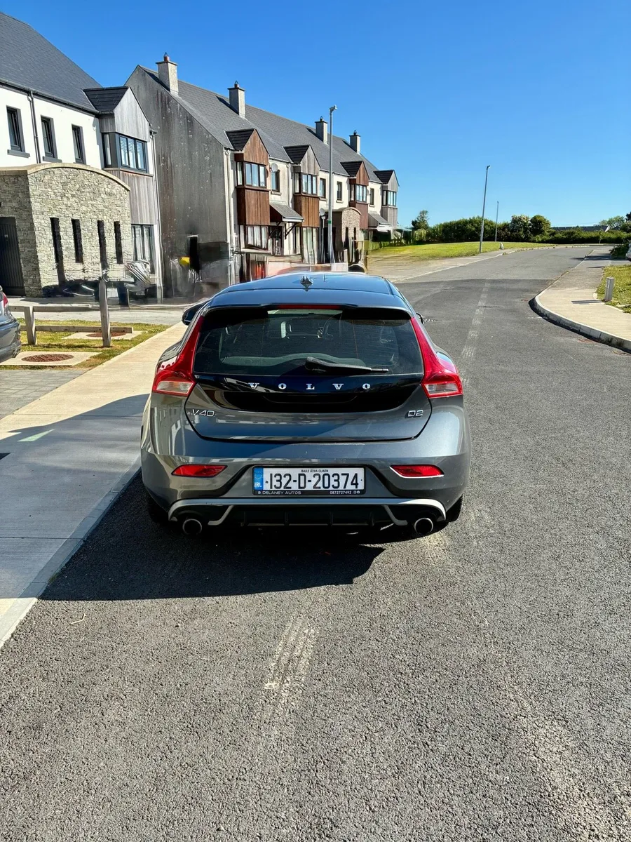 Volvo v40 D2 R-Design - Image 2