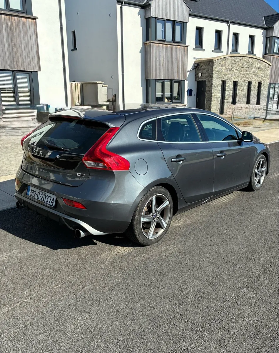 Volvo v40 D2 R-Design - Image 3