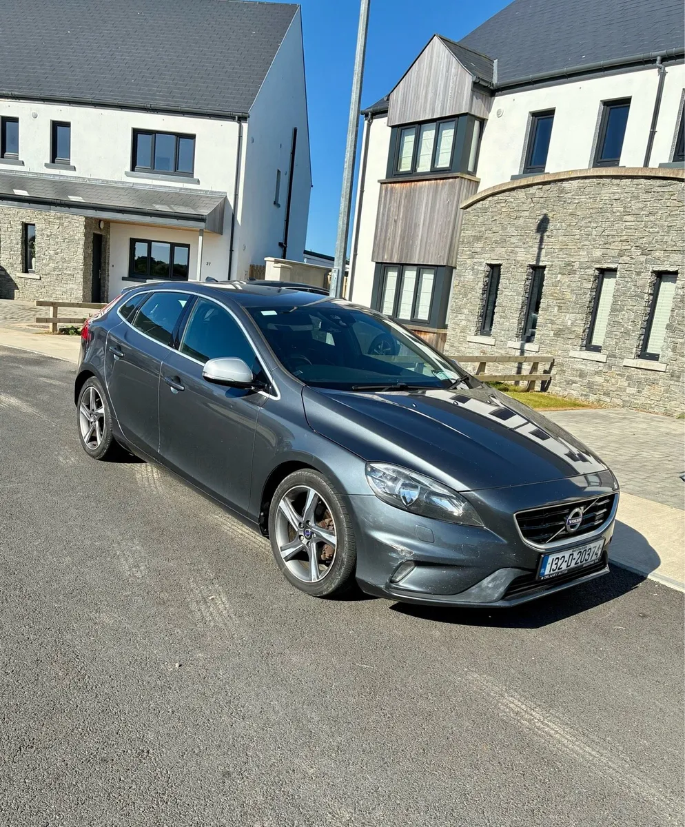 Volvo v40 D2 R-Design - Image 4