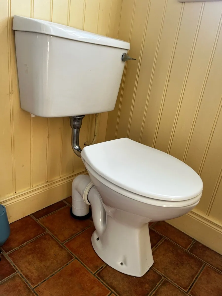 Complete toilet and cistern - Image 2