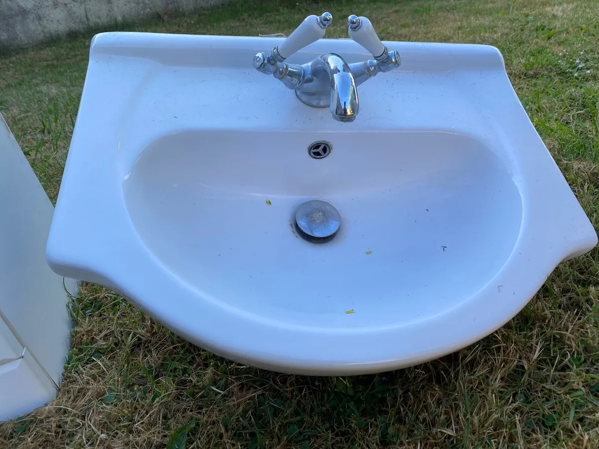 Bathroom renovation bits - Image 1