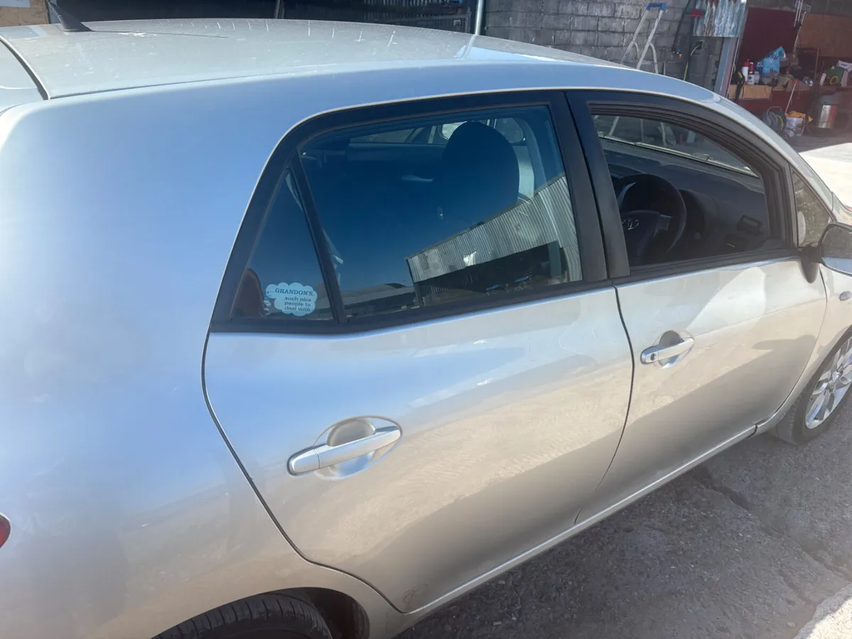 Toyota Auris 2009 Low milage - Image 3