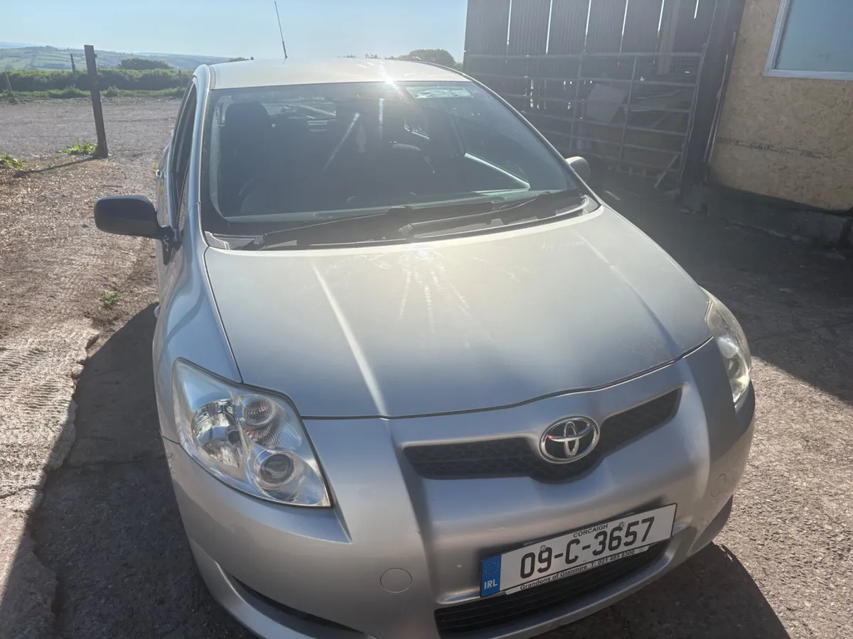 Toyota Auris 2009 Low milage - Image 4
