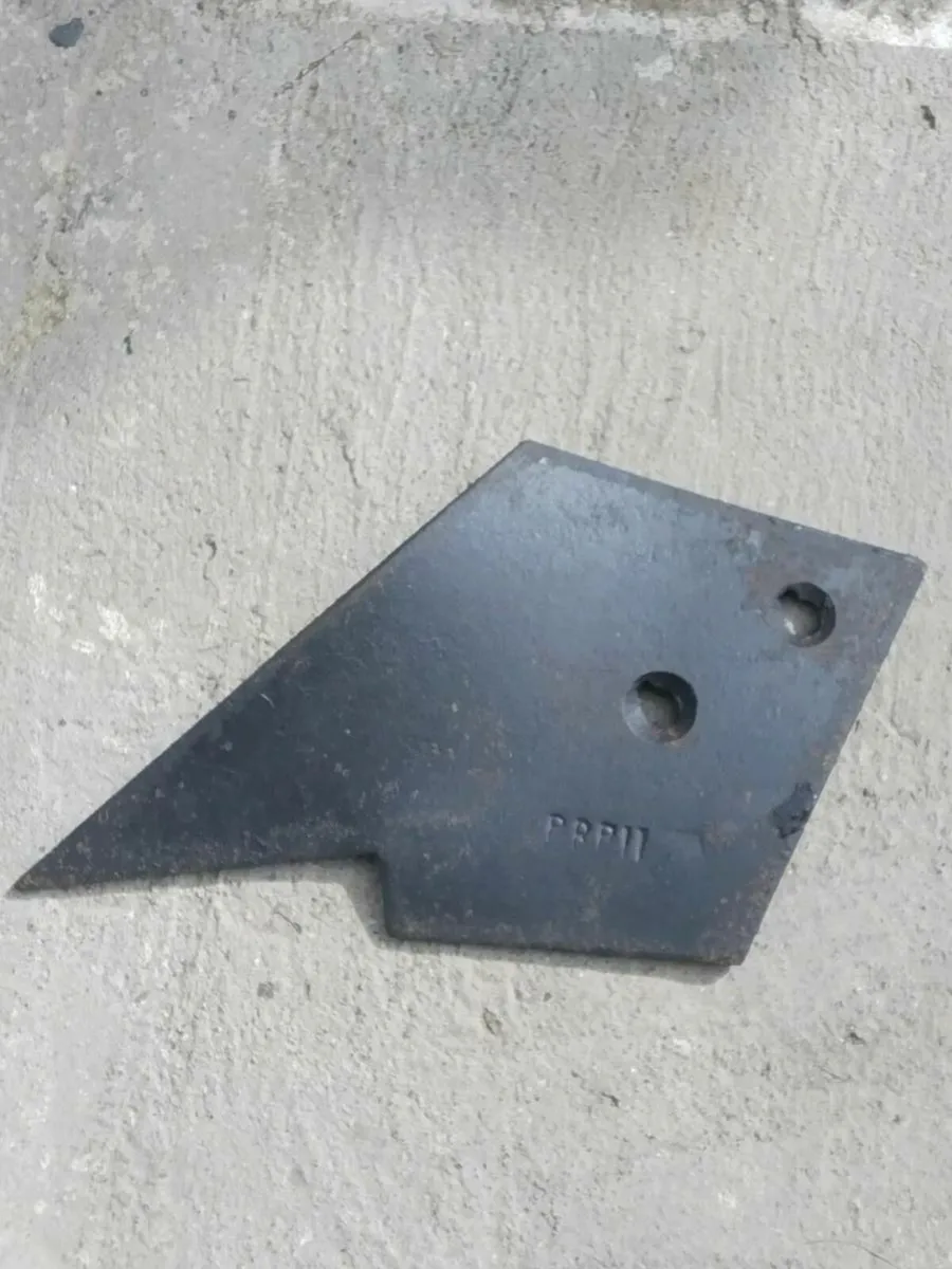 4. Vintage PIERCE bar plough wing points - Image 1