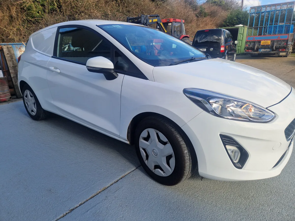 FORD FIESTA COMMERCIAL - Image 3