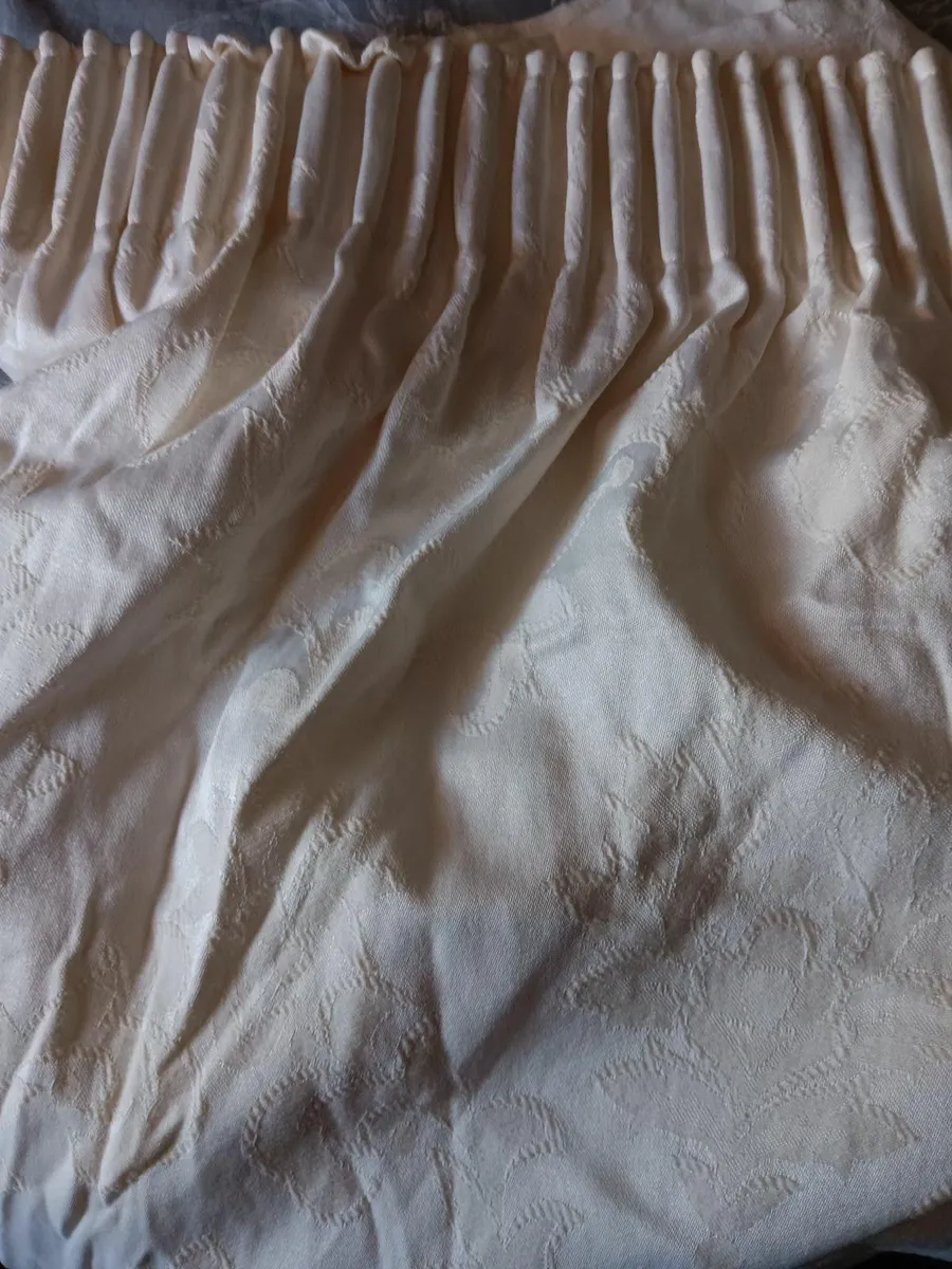 PAIR OF CURTAINS FOR SALE - Image 2