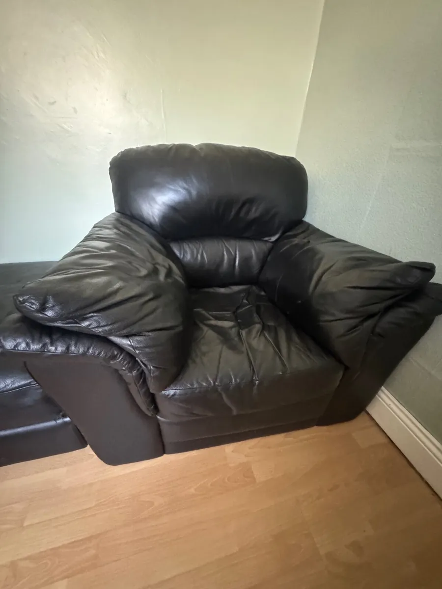 Arm Chairs & Poof - Image 3
