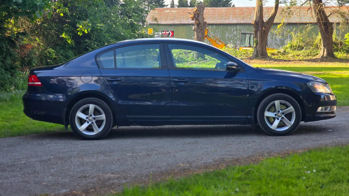 2013 Volkswagen Passat 1.6 TDI LOW MILEAGE - Image 3