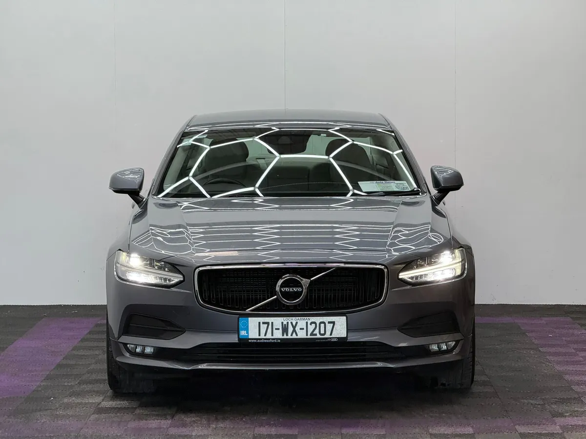 2017 Volvo S90 Momentum GT 2.0D, Automatic - Image 2