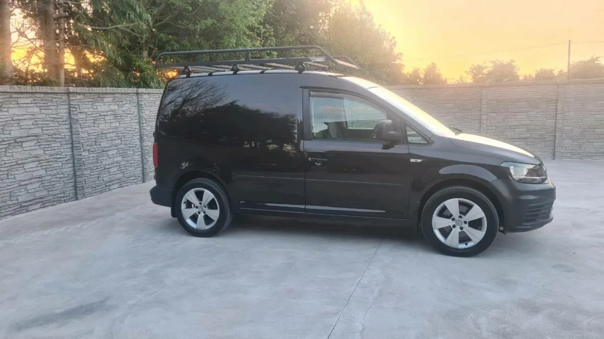 VWCADDY 2016 2.0TD150BHP 6speed BLACK - Image 3