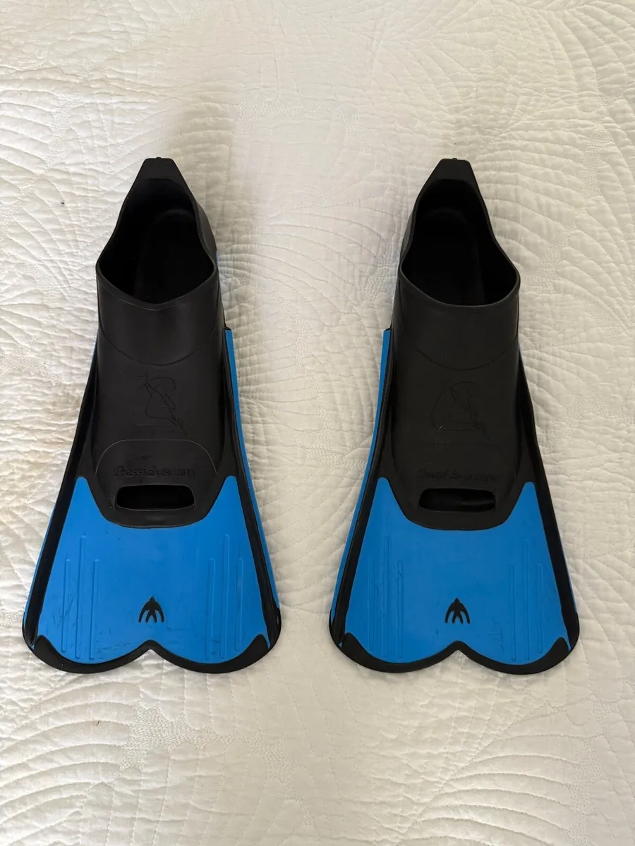 Swim fins 8.5-9.5 in swords - Image 1