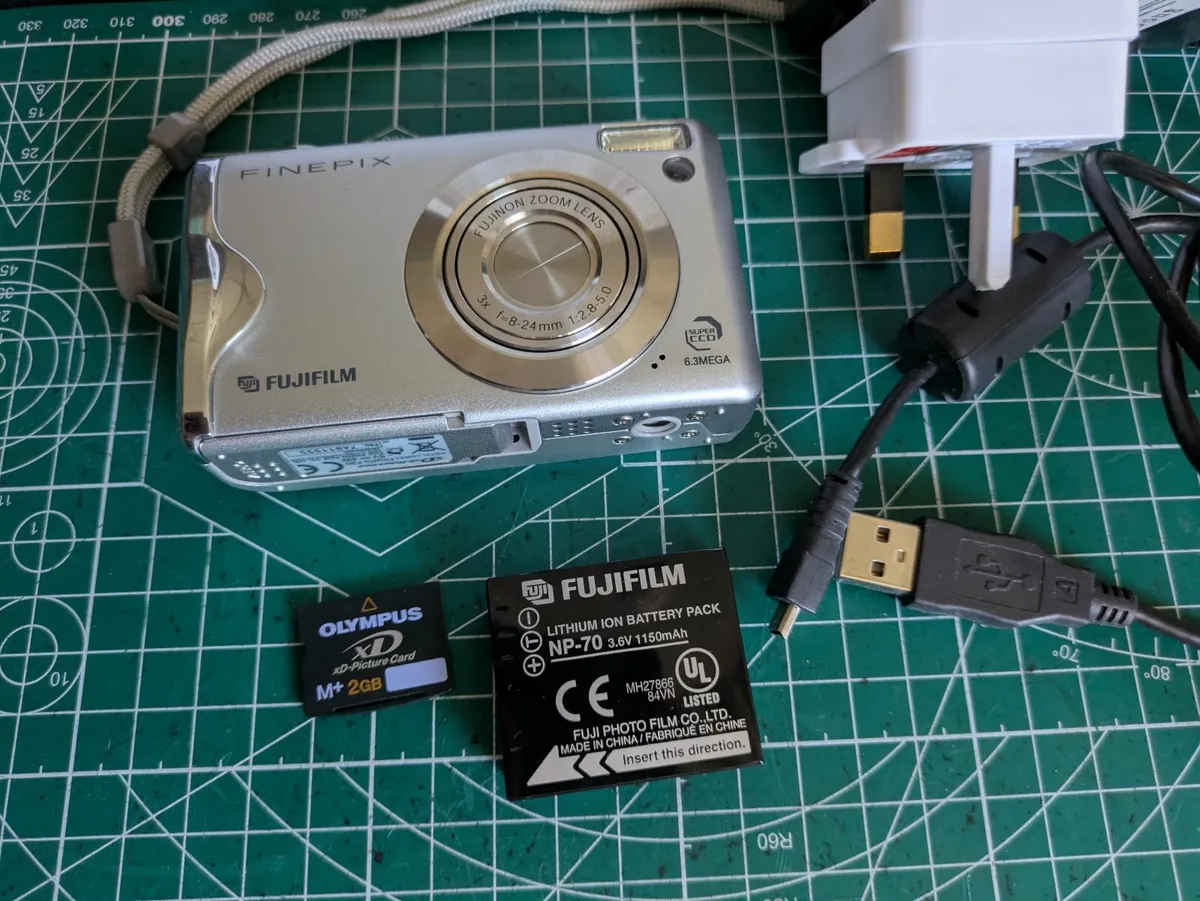 Fujifilm Finepix F20 SuperCCD camera +2GB XD card - Image 4
