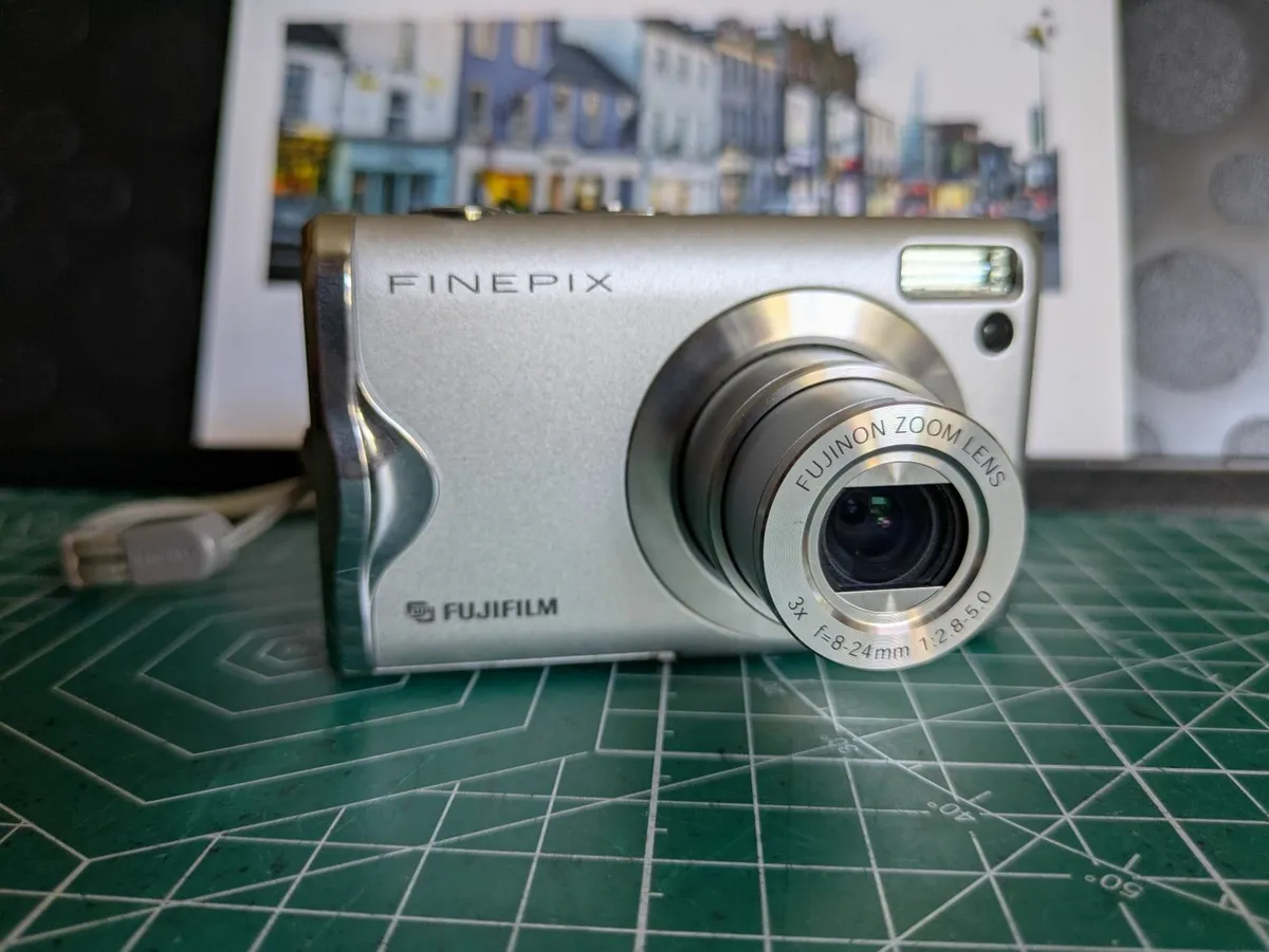 Fujifilm Finepix F20 SuperCCD camera +2GB XD card - Image 2