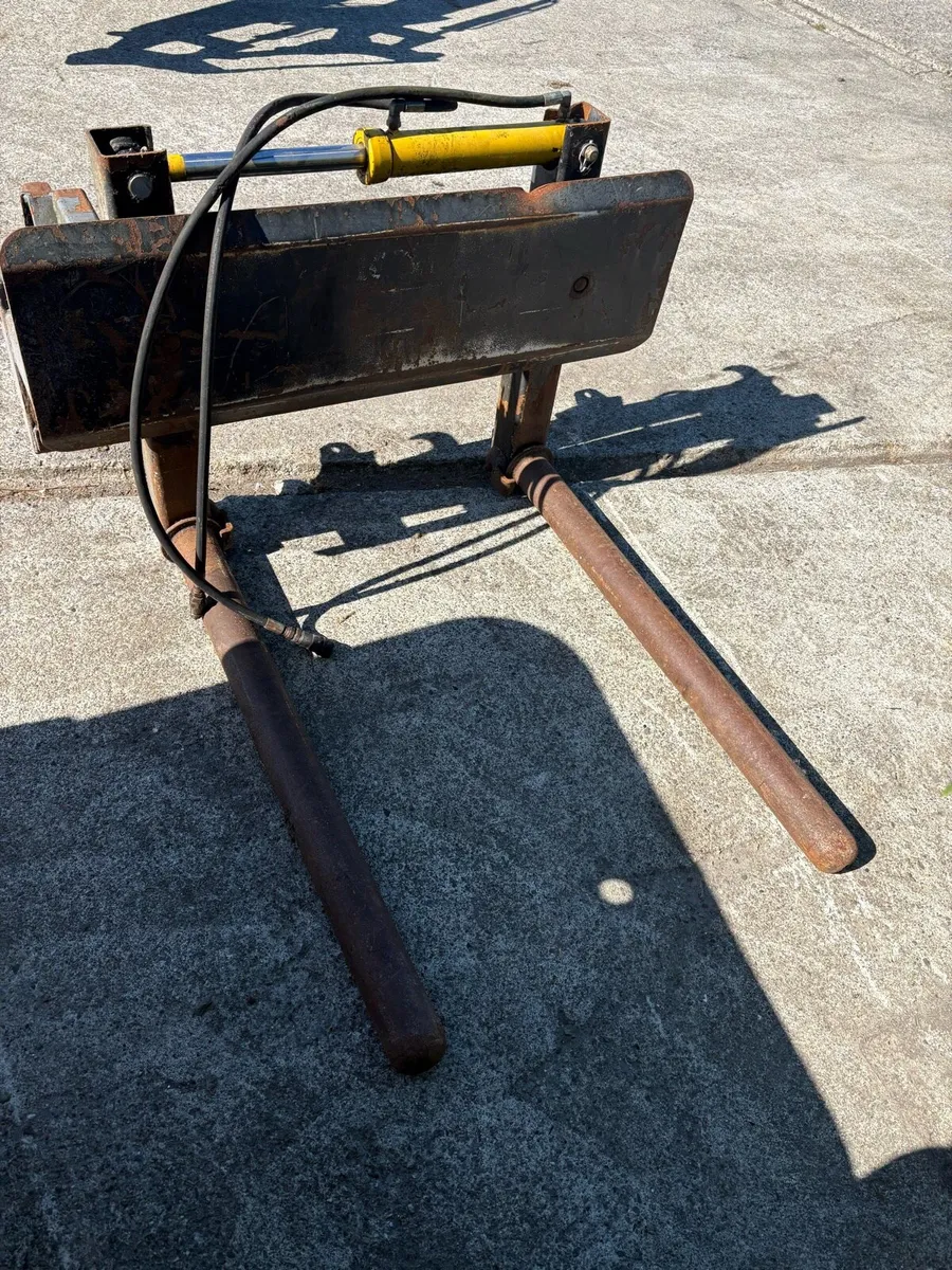 Rossmore front bale handler - Image 1