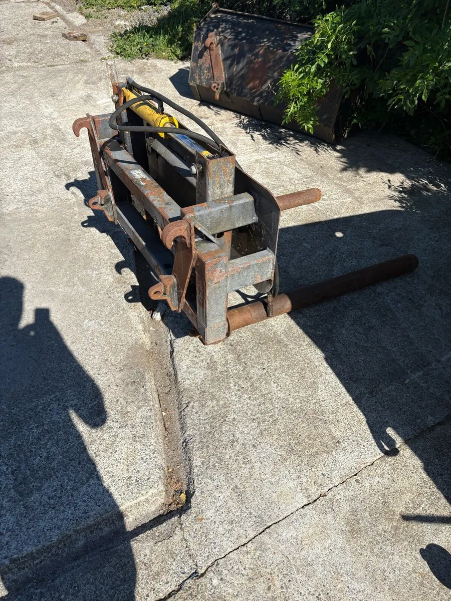 Rossmore front bale handler - Image 2