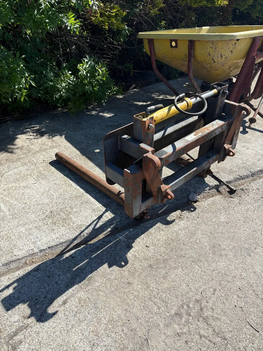 Rossmore front bale handler - Image 3