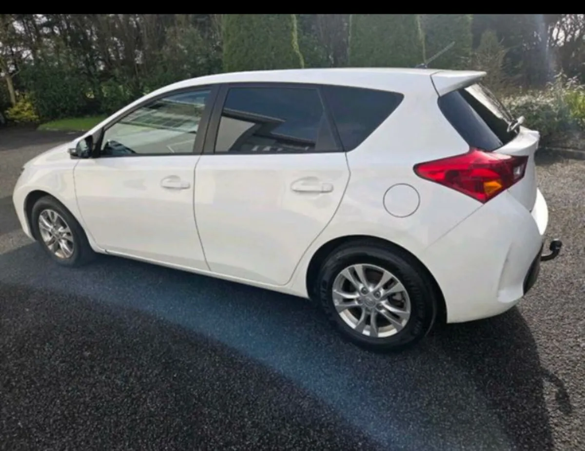 131 Toyota Auris Van - Image 1