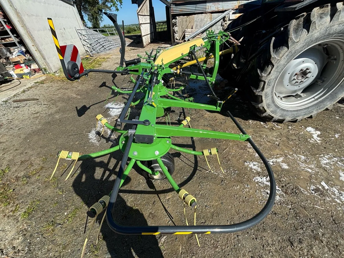 Krone vendro 560 Tedder - Image 2