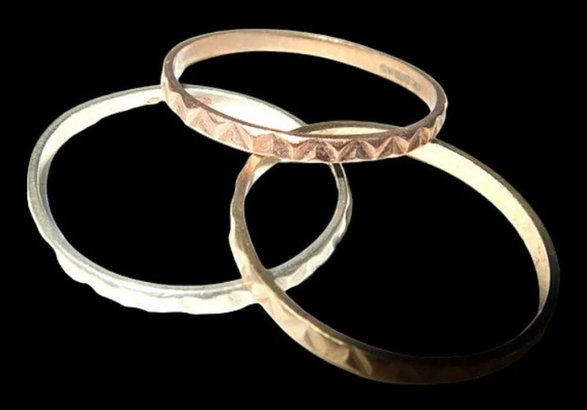 3 Hallmarked 9ct Rose/White/Yellow Gold Rings - Image 1