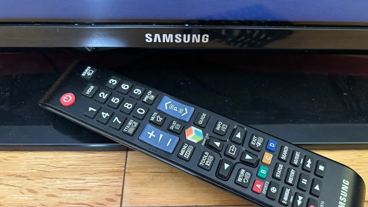 32” Samsung Smart TV with Chromecast - Image 4
