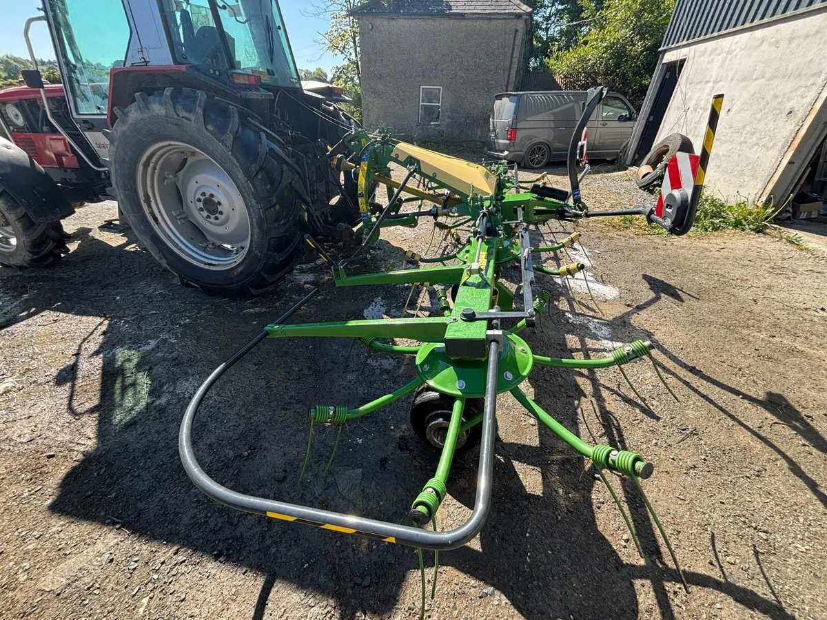 Krone vendro 560 Tedder - Image 3
