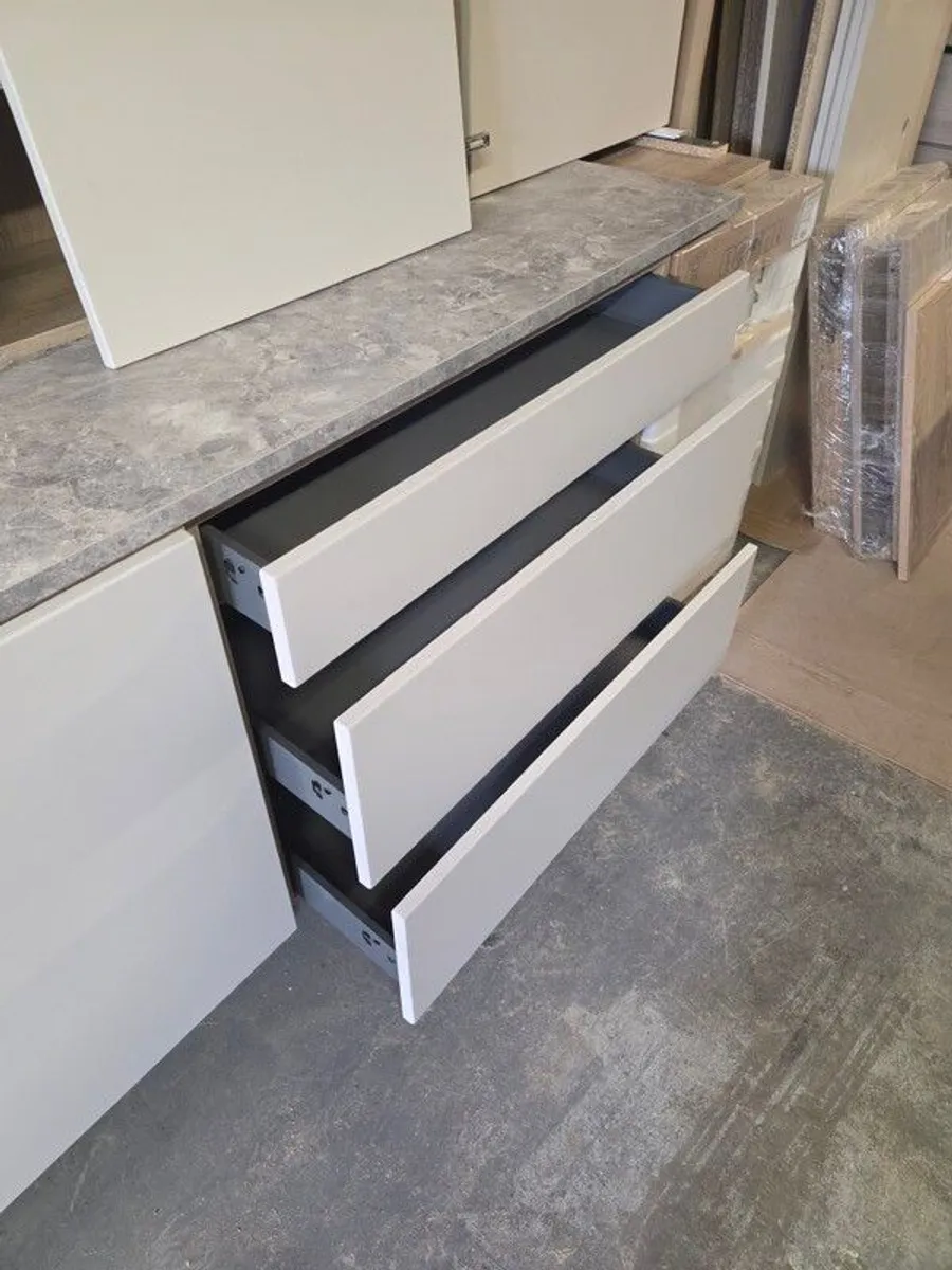 New kitchen for sale( Cashmire slab doors) - Image 3