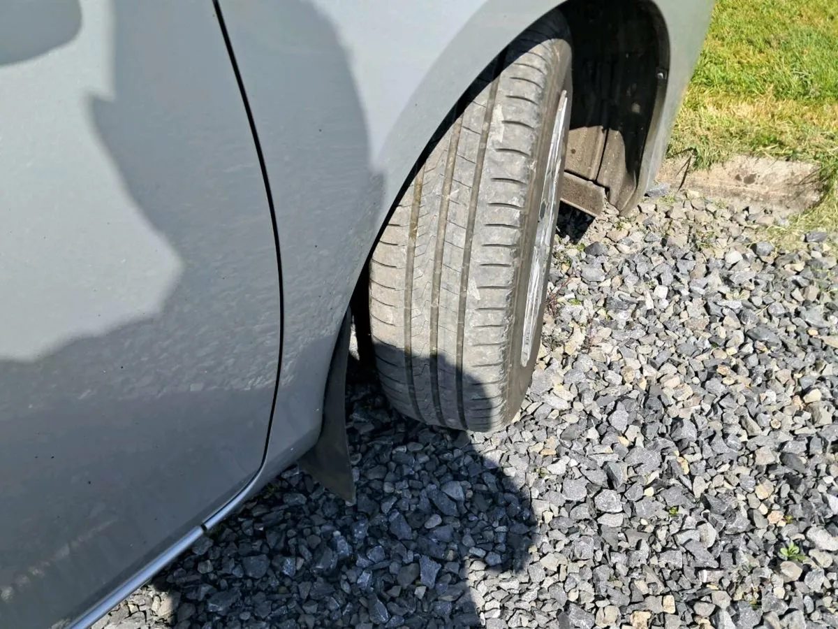 Toyota  Aris  1.4 Dìesel - Image 3