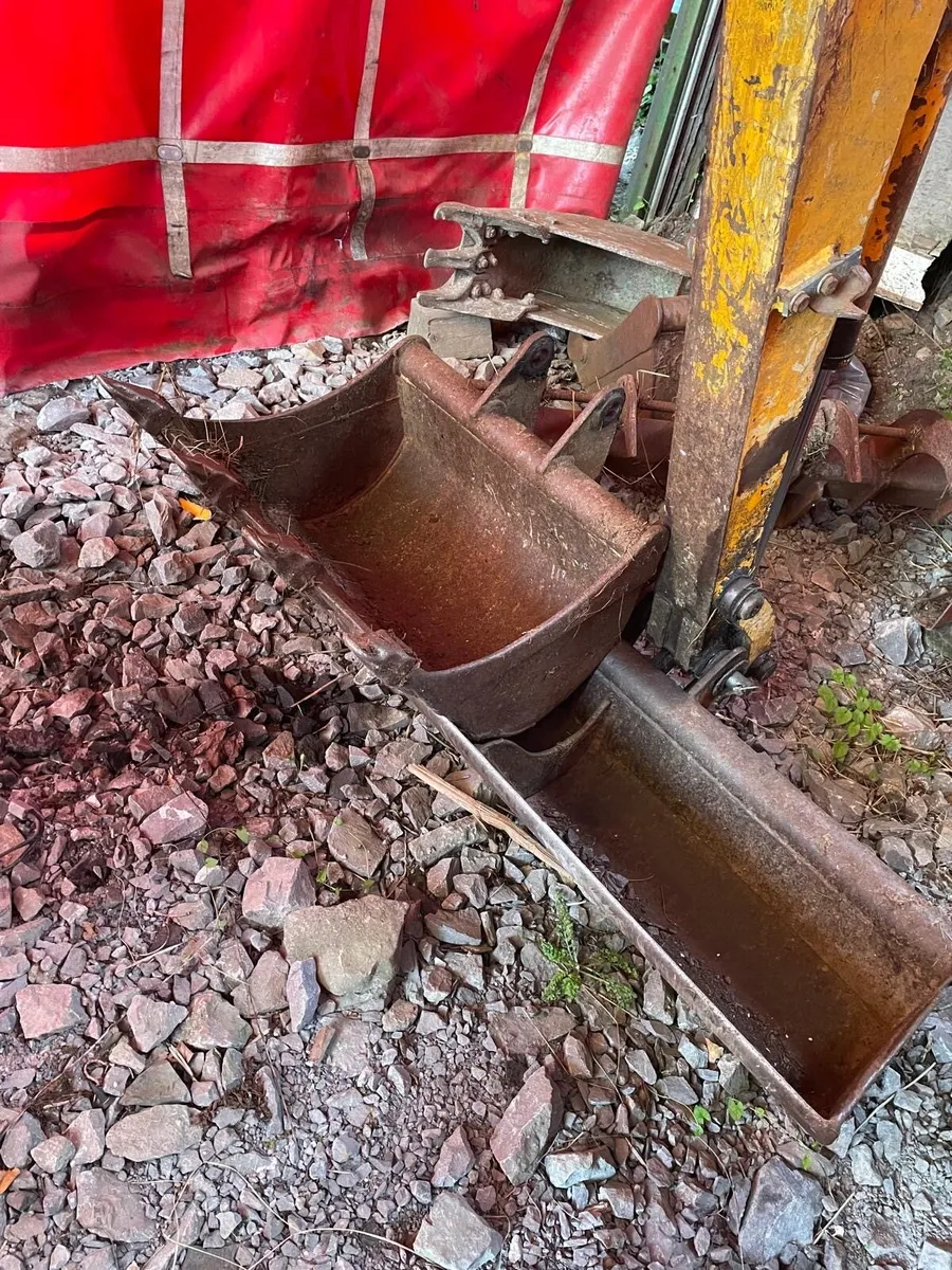 Komatsu Digger & Trailer - Image 4
