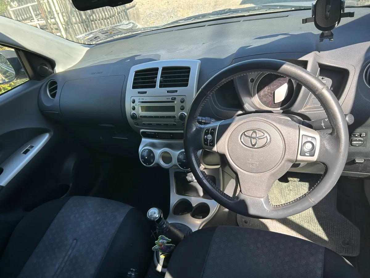 Toyota Urban Cruiser 2009 - Image 2