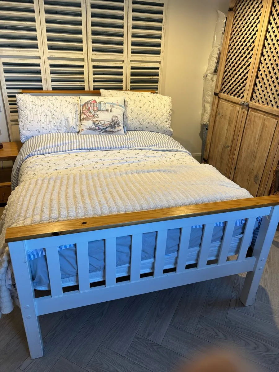 Double bed - Image 1