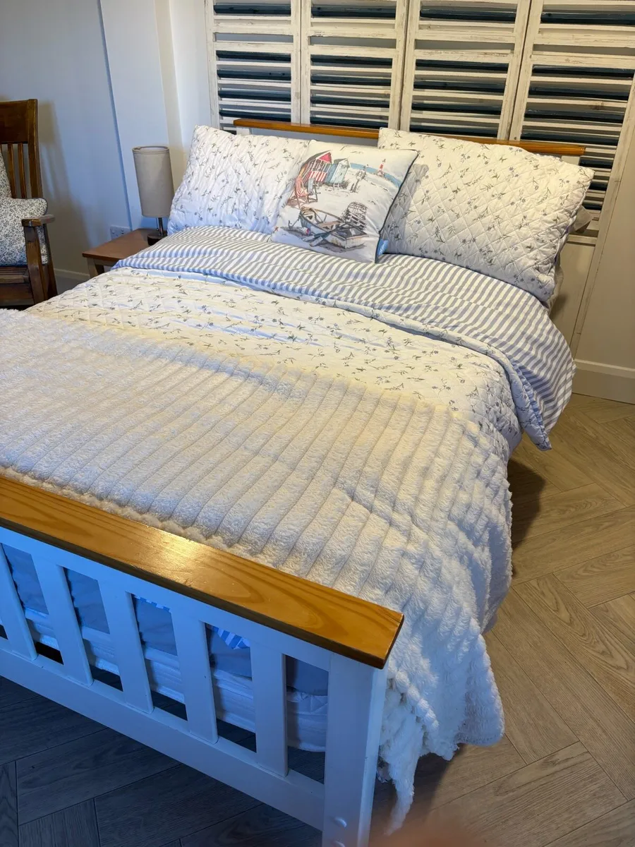 Double bed - Image 2