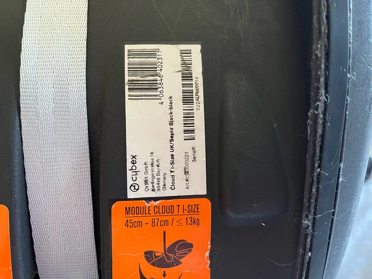 Cybex cloud T car seat and isofix base - Image 3