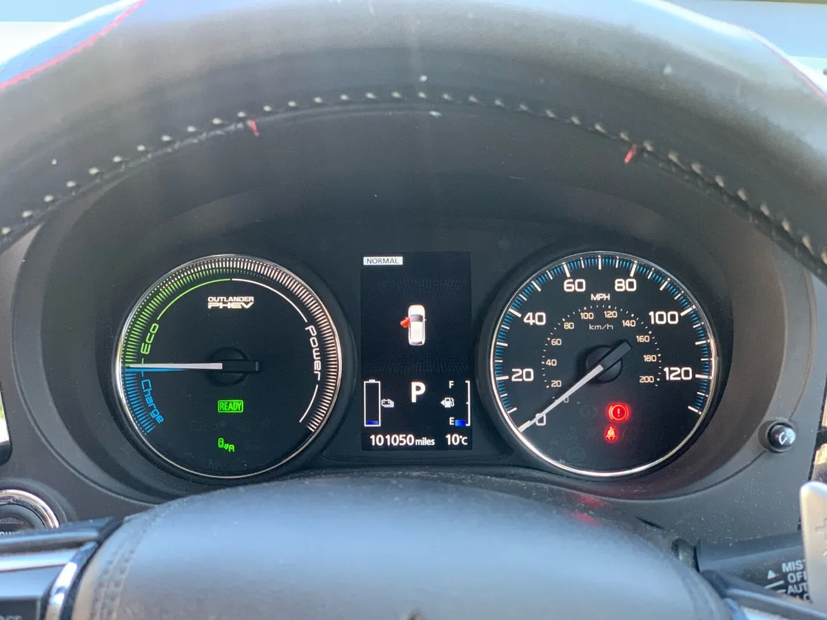 MITSUBISHI OUTLANDER PHEV 2.0 - Image 2