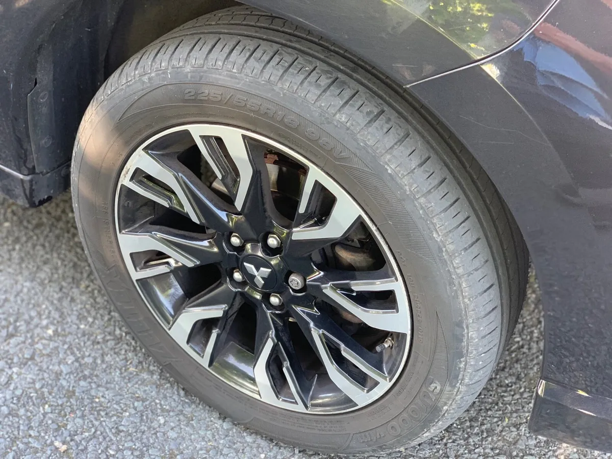 MITSUBISHI OUTLANDER PHEV 2.0 - Image 4