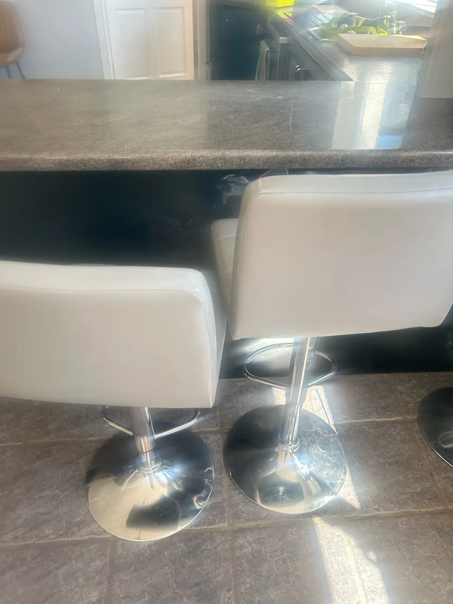 Bar stool - Image 1