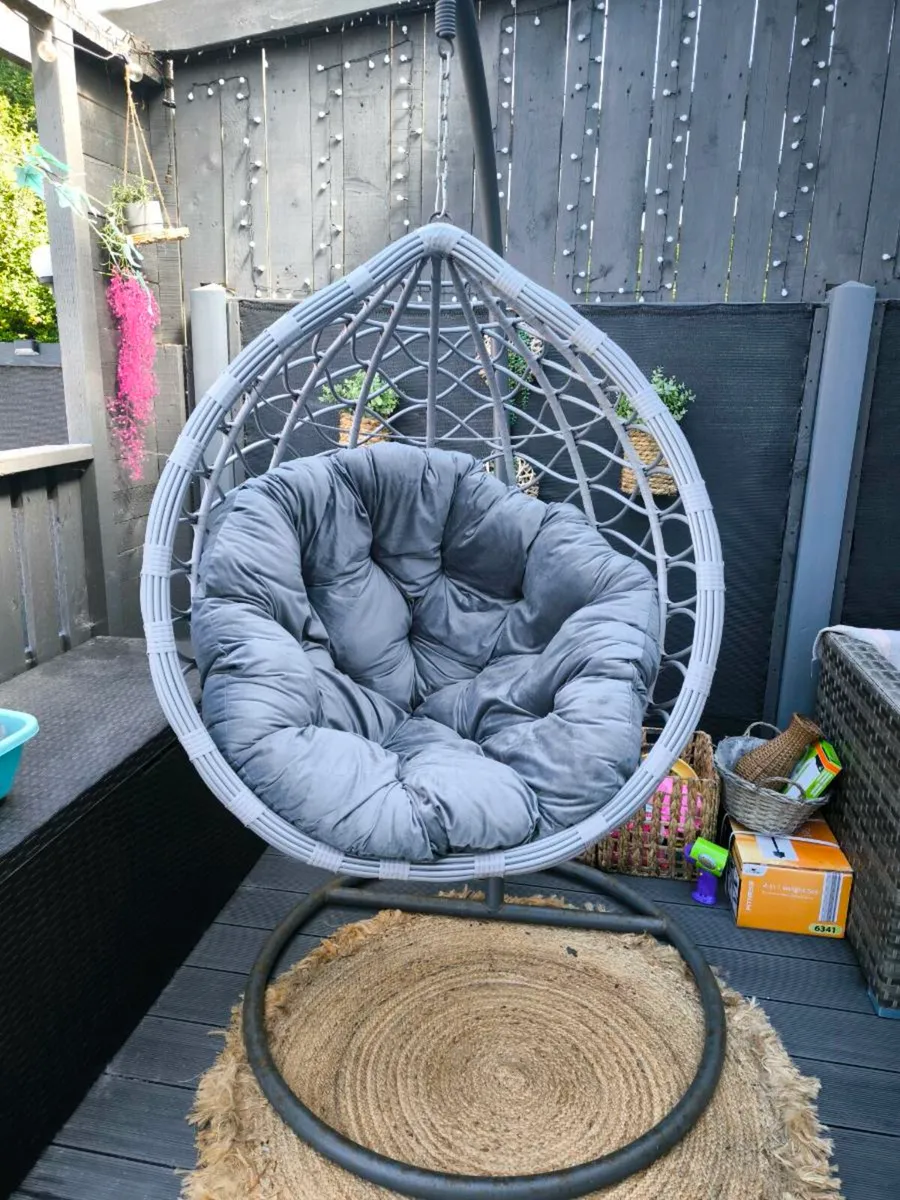 Hanging EGG Chair - Image 1