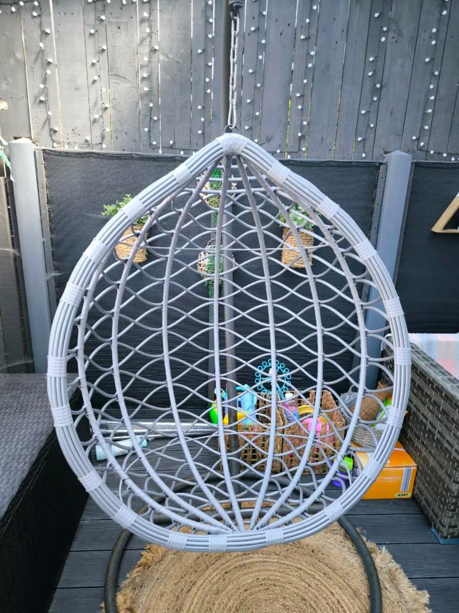 Hanging EGG Chair - Image 3