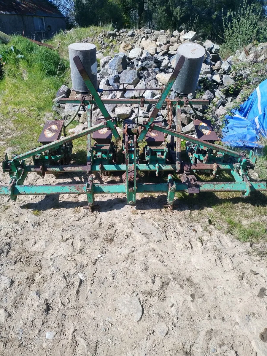 Armer Salmon beet seeders - Image 1