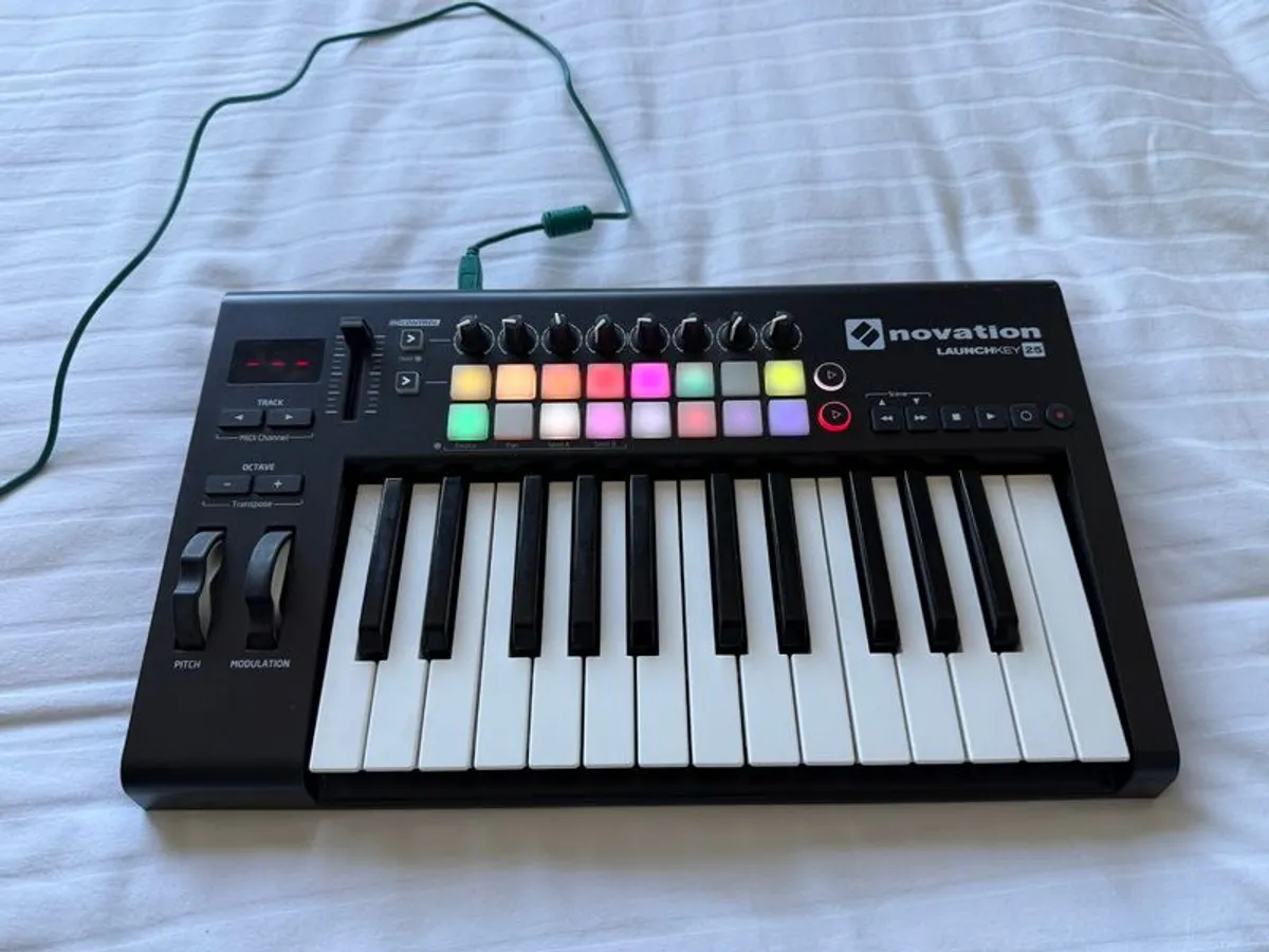Novation Launchkey 25 midi keyboard - Image 2