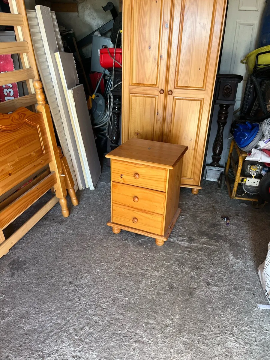 Bedroom furniture - Image 2