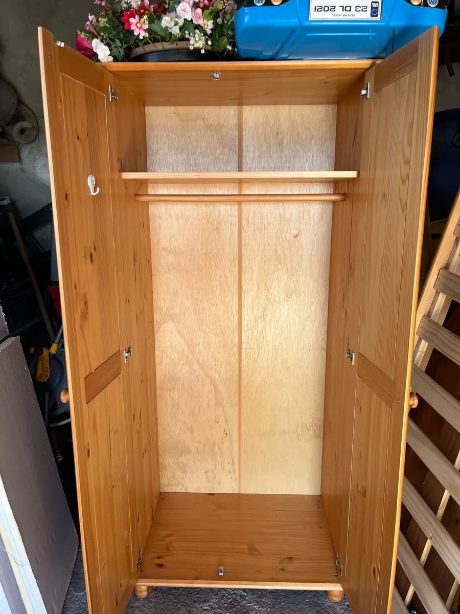 Bedroom furniture - Image 4