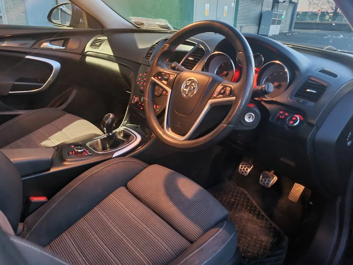 Vauxhall Insignia 2012 - Image 2