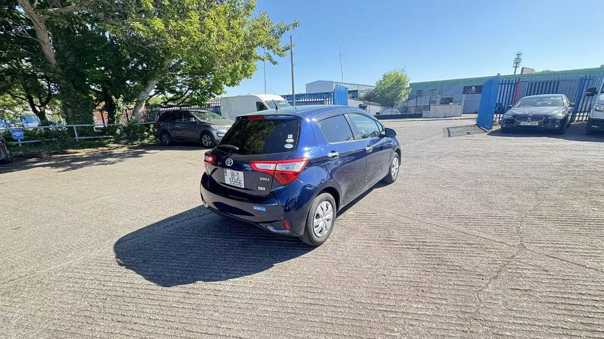 Toyota Vitz 1.5 Hybrid 2018 - Image 4